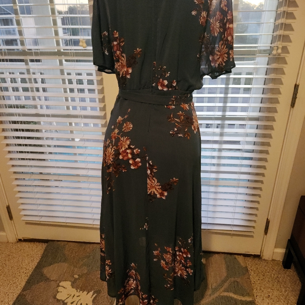 Dress - Picture 2 of 3